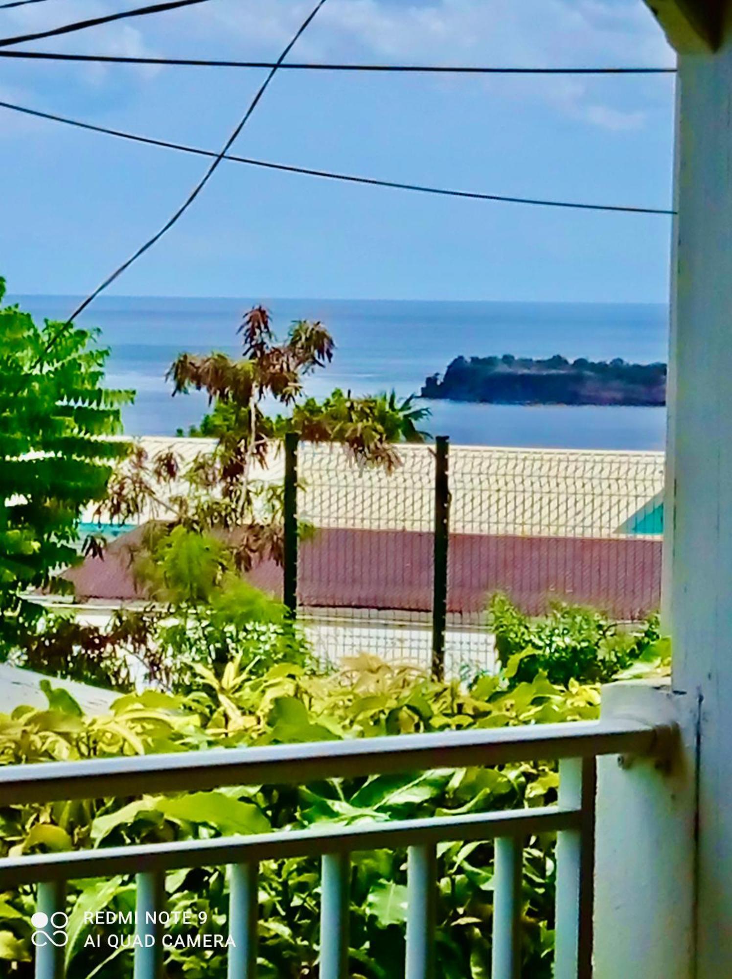 Chez Ninette Pres Des Sources Chaudes Bouillante Exterior foto