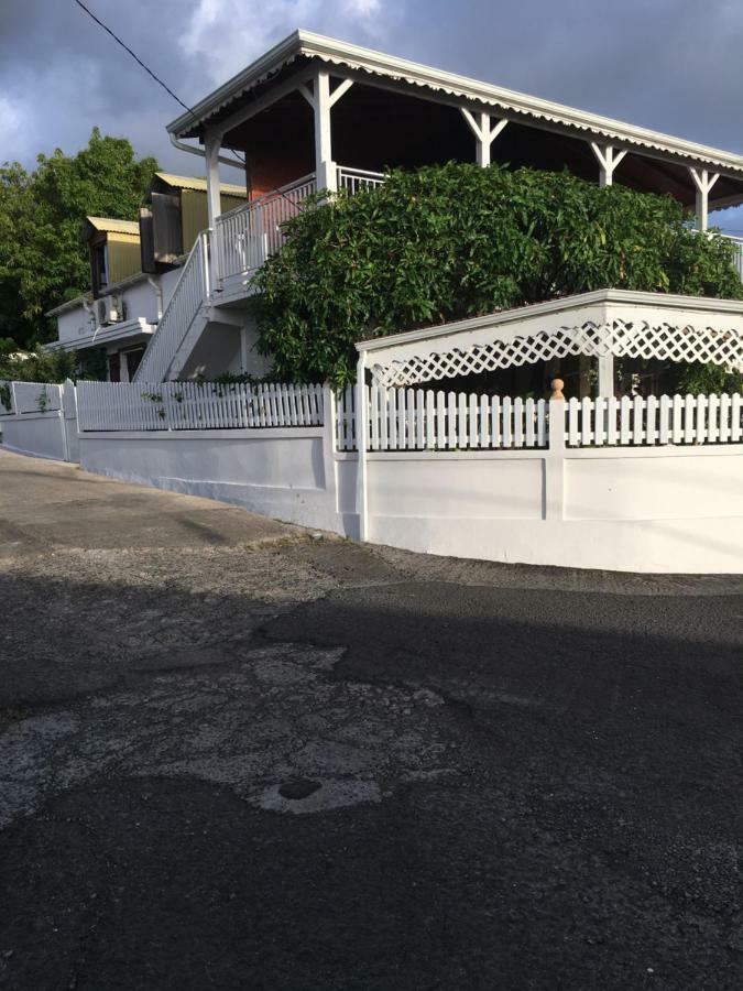 Chez Ninette Pres Des Sources Chaudes Bouillante Exterior foto